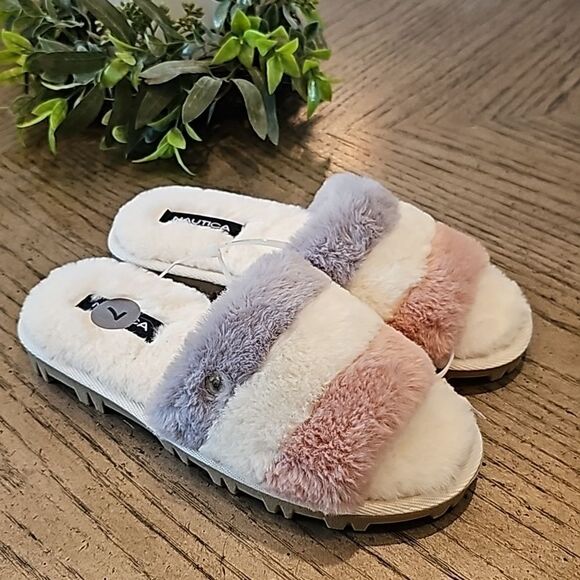 Nautica fuzzy slippers size 7 NWT - Picture 2 of 4